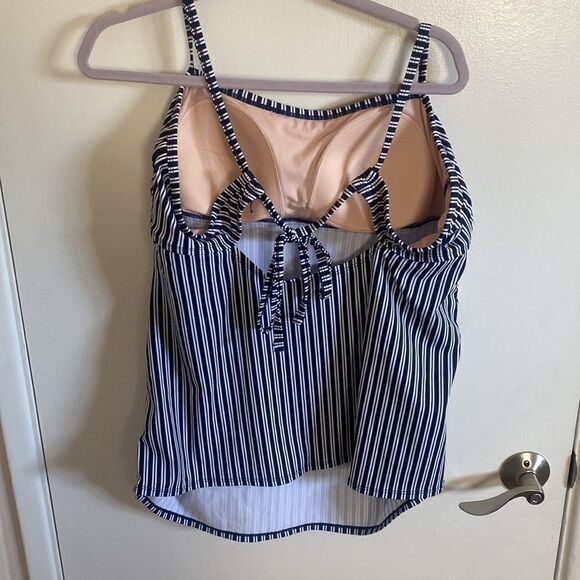 Maternity swimsuit top, navy and white striped adjustable straps. Size XXL - Picture 3 of 7